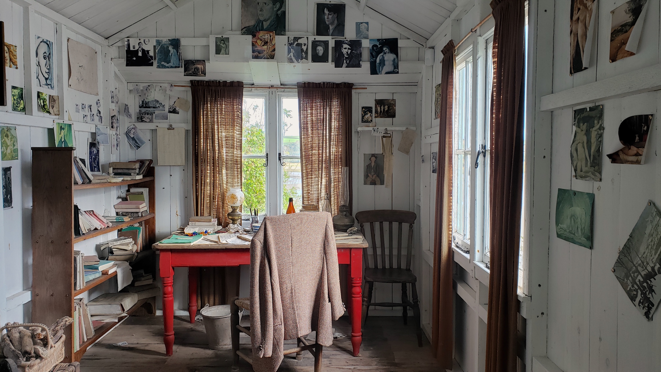 Visiting Dylan Thomas’s Laugharne (& other POI in Wales)