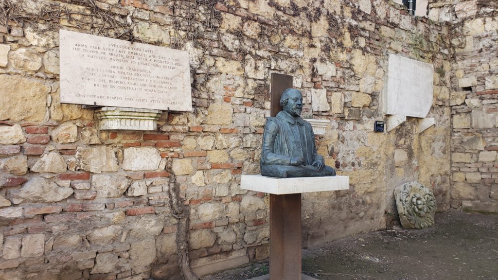 Shakespeare statue in Verona