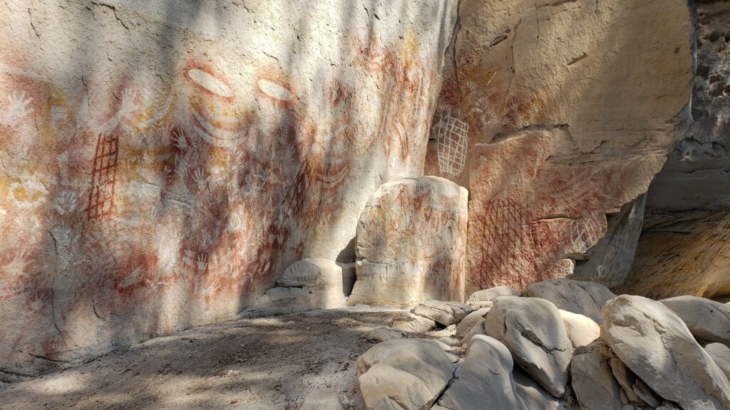 Aboriginal cave painting in Carnarvon Gorge